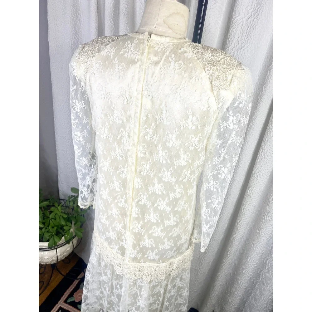 Vintage 1980s White Lace Drop Waist Wedding Dress, Size Medium - Picture 10 of 11